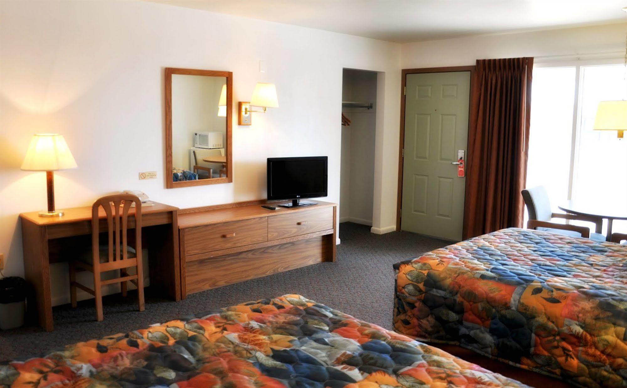 Trade Winds Motel Valentine Eksteriør billede